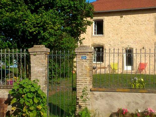 Gîte Loromontzey, 4 pièces, 6 personnes - FR-1-584-85 gîte à louer Saint-Rémy-aux-Bois