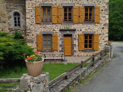Charmant Gîte Indépendant au Coeur d'un Village de Campagne avec Cour Fermée - FR-1-582-222 gîte à louer Celhac