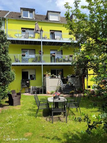 B&B Oberhausen - 5x Fuchs-Dobry Balkon-Apartments 40qm-65qm - Bed and Breakfast Oberhausen