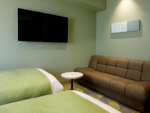 Superior Twin Room image 3