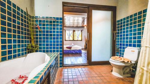 room detail thumbnail 2