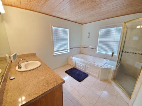 The Summer House - Upper home - image 5