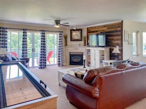 Golf Vista - Corner Unit - Mountain & Fairway View condo 