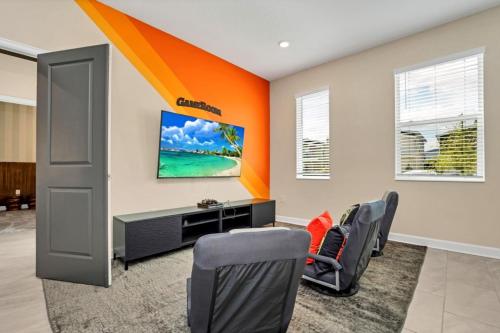 Storey Lake 9 Bed For Large Families! Lake View home - image 3