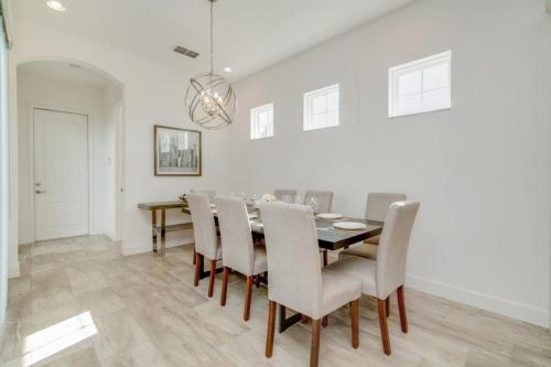 Beautiful Home Near Disney with Private Pool! villa