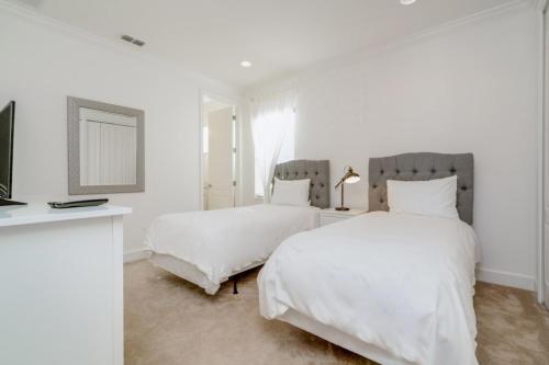 Beautiful Home Near Disney with Private Pool! villa - image 6