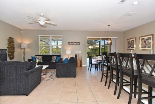 Wonderful 7-Bed Solterra Resort with Pool & Spa home in Davenport, USA