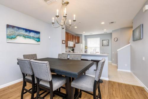 BEAUTIFUL 3 Bedroom Townhome -CDC COMPLIANT townhouse - image 6