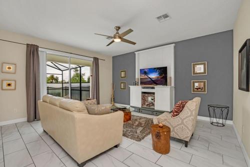 Storey Lake 6 Bedroom Beautiful Hardwood Floors villa - image 6