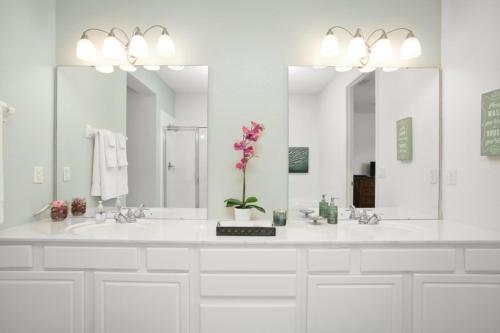 Luxury Oasis condo - image 13