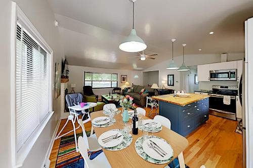 White Oaks Place - Large Deck with Grill & Firepit home - image 11