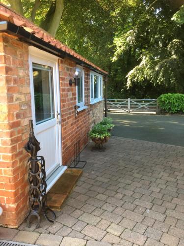 Crossways Self-catering Cottage - Self Contained, Thorganby, Lincolnshire