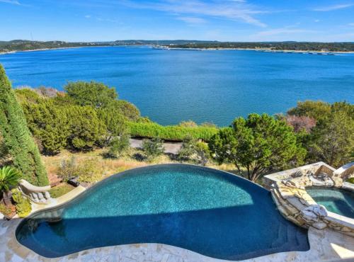 THE ABOVE LAGO CASTILLE ON LAKE TRAVIS home - image 3
