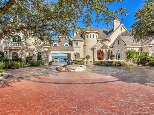 THE ABOVE LAGO CASTILLE ON LAKE TRAVIS home - image 4