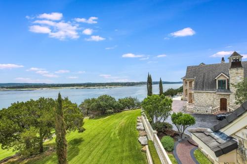 THE ABOVE LAGO CASTILLE ON LAKE TRAVIS home - image 9
