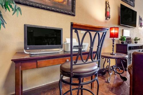 Econo Lodge Black Hills - image 7