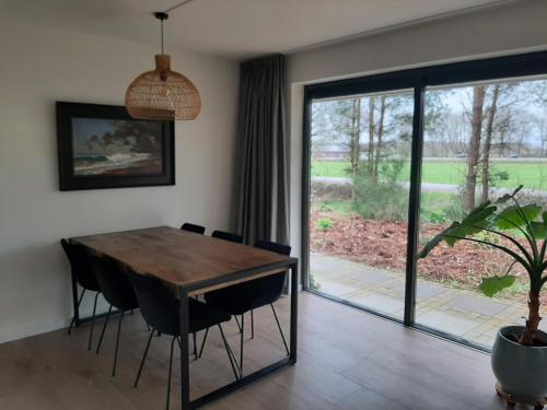 Vakantiehuis met hottub en barrelsauna in Buurtschap Giethmen