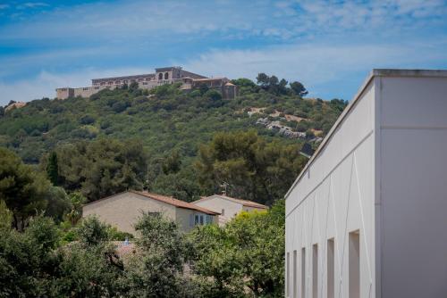 Bližnja znamenitost, Kyriad ECO – Toulon Ouest La Seyne sur Mer in Six Fours Les Plages City Center