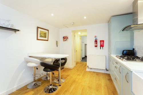10 Grove St - Bath Holiday Suites 3