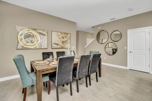 Boutique Style Home Near Disney! home - image 14