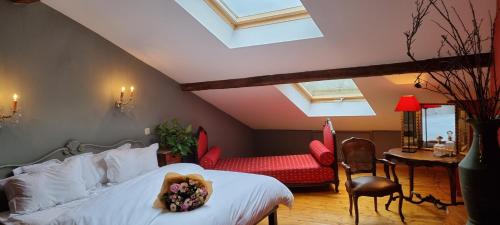1 queen bed, 1 twin bed