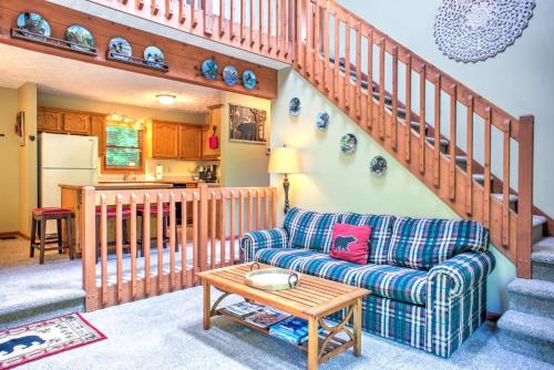 Hillside Lookout home - image 9