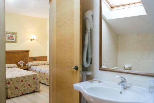 Hotel O Castro - image 10