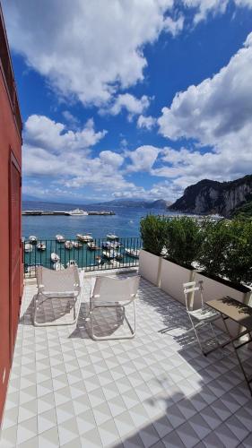 Capri Marina Suite - Tap to explore photos