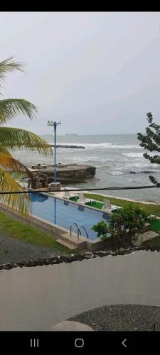 Úszómedence, Hotel la Cueva Limon in Puerto Limon