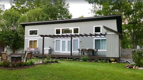 Exceptional Vacation Home in Brevard cottage - image 8