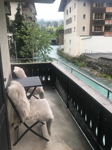 TOP LOCATION - Klosters center - 130m distance to ski lift Parsenn Gotschnabahn and railway station Klosters Platz - direct connection to Davos, Klosters (fotografie 6)