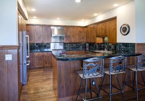 Luxury Penthouse at Bear Paw Lodge condo - image 3