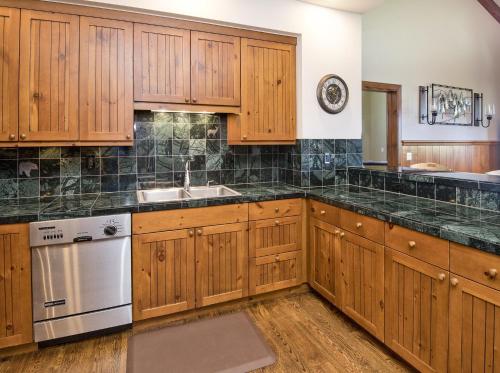 Luxury Penthouse at Bear Paw Lodge condo - image 7