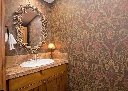 Luxury Penthouse at Bear Paw Lodge condo - image 11