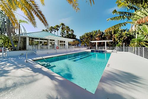 Sea-renity Luxury Villa - Pool & Oceanfront Views townhouse - image 2