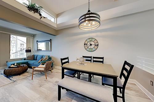 Sea-renity Luxury Villa - Pool & Oceanfront Views townhouse - image 5