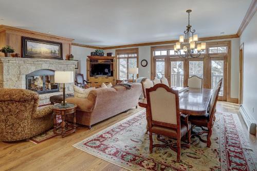 4Br Ski in Ski Out the Top of Bachelor Gulch condo - image 6