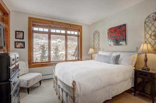 4Br Ski in Ski Out the Top of Bachelor Gulch condo - image 12