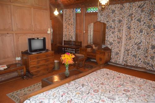 New Alexandra Houseboats,Zakura,4 star
