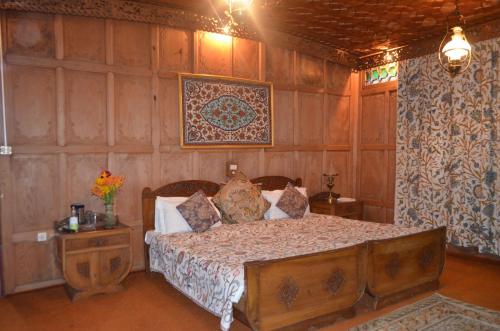New Alexandra Houseboats,Zakura,4 star