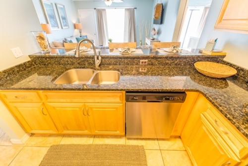 Exceptional Vacation Home in Orange Beach condo - image 4