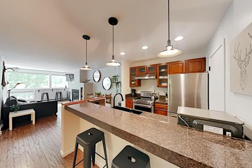 Exceptional Vacation Home in Vail condo - main image