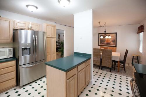 The Cottage By The Canal - Sunroom - Near Gulf home - main image