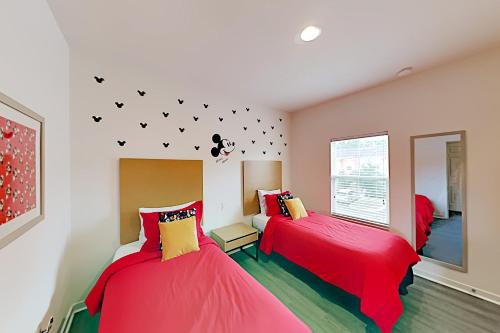 Resort Escape - Private Hot Tub - Pool Water Park home - image 13