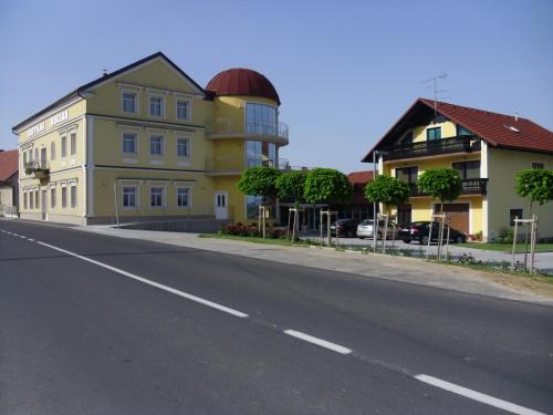 Gostilna in prenočišče KOCJAN - image 14