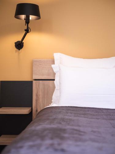 1 king bed, 1 sofa bed