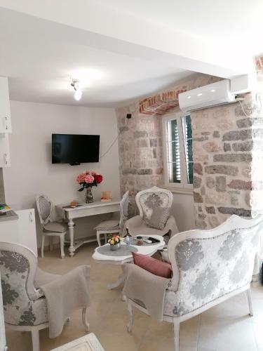 New renovated Old Town Martiva Apartment in Kotor