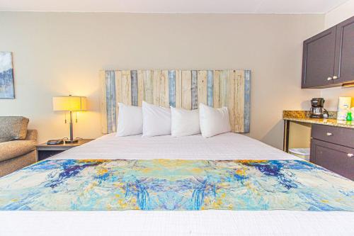 Landmark Resort King Suite Unit 710 Beautifully Updated Sleeps 4