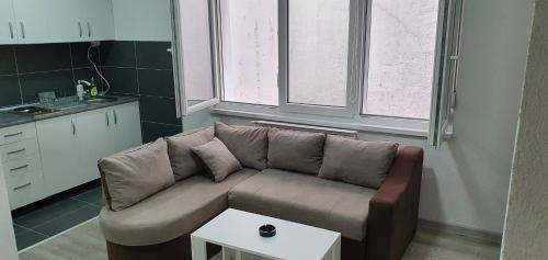 1 queen bed, 1 sofa bed