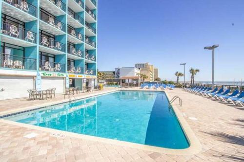 Landmark Resort King Suite Unit 716 Beautifully Renovated Sleeps 4